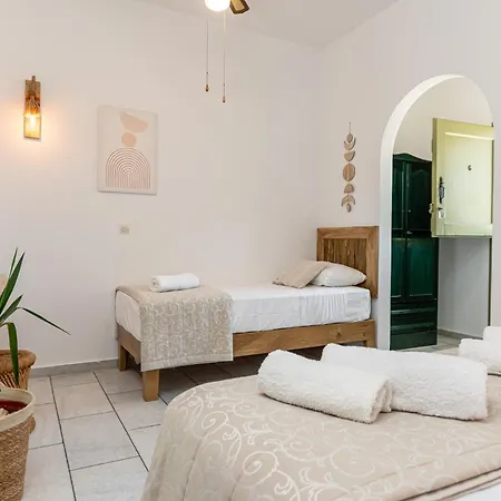 Vrettos Beachside Retreat *