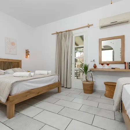 Vrettos Beachside Retreat