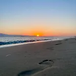Studios Vrettos Beachside Retreat *