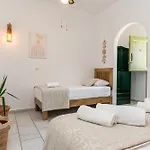 Studios Vrettos Beachside Retreat *