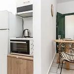 Studios Vrettos Beachside Hotel Apartment