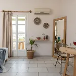 Studios Vrettos Beachside Retreat Appartement