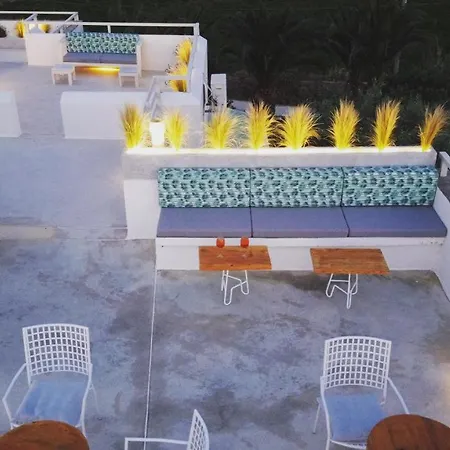 Apartment Studios Vrettos Beachfront Hotel *