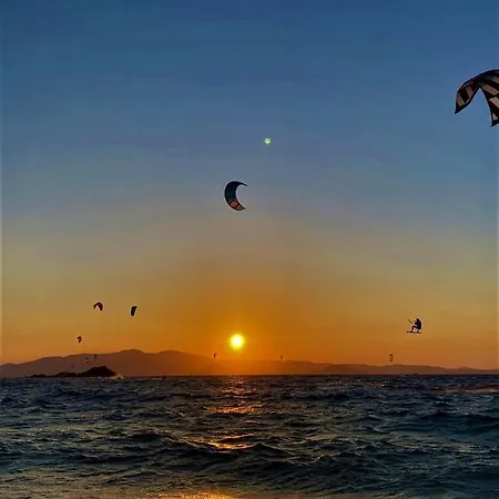 Vrettos Beachfront Апартаменты *