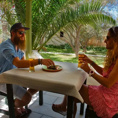 Vrettos Beachfront Апартаменты