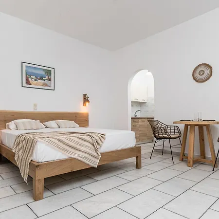 Vrettos Beachfront *