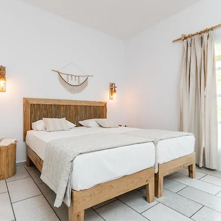 Studios Vrettos Beachfront Hotel