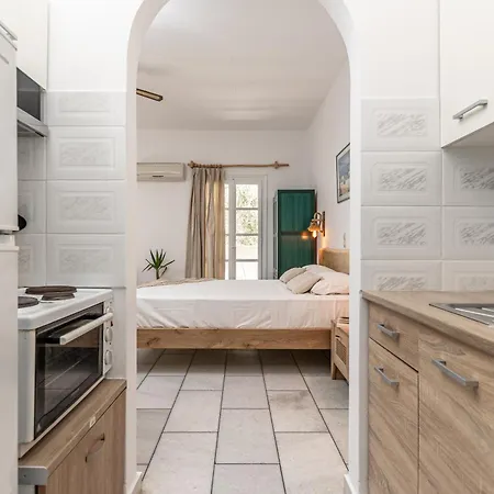Studios Vrettos Beachfront Hotel Apartment Plaka (Naxos)