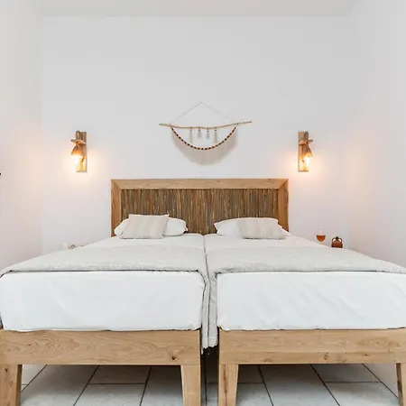 Studios Vrettos Beachfront Hotel Plaka (Naxos)