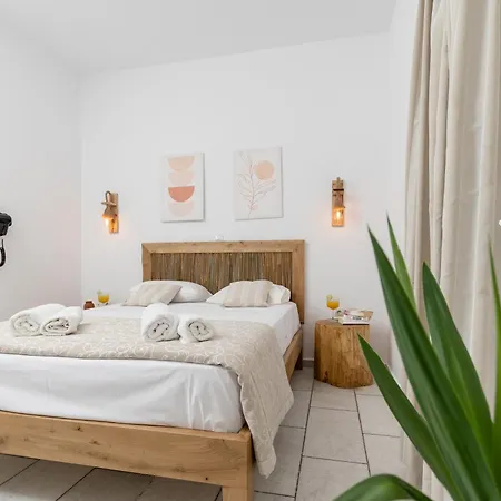 Studios Vrettos Beachfront Hotel Apartment Plaka (Naxos)