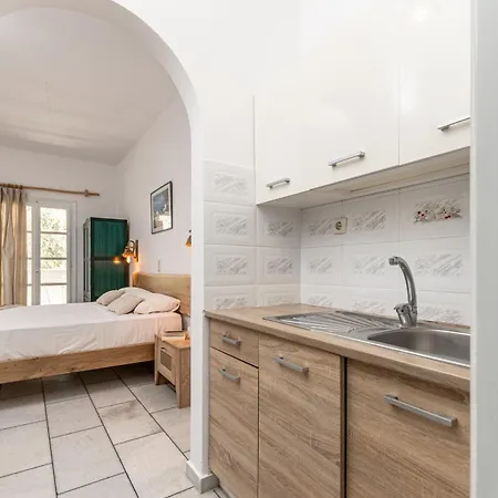 Vrettos Beachfront * Плака