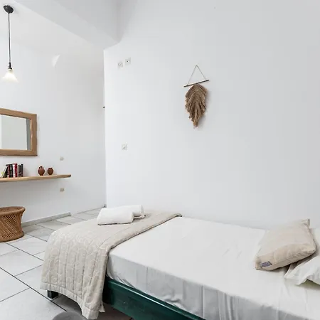 Apartment Studios Vrettos Beachfront Hotel *