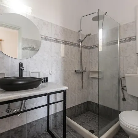 Апартаменты Vrettos Beachfront