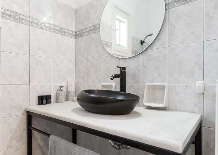 Vrettos Beachfront *